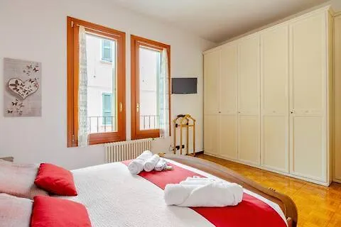 Apartamento Centro Storico Con Garage Incluso, Da Kathy Desenzano del Garda