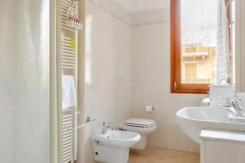 Apartamento Centro Storico Con Garage Incluso, Da Kathy Desenzano del Garda Italia